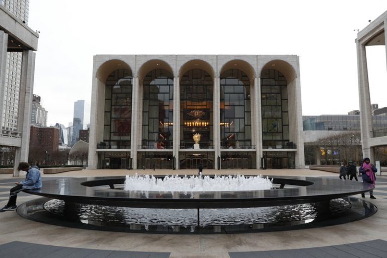 The Metropolitan Opera calls off all performances through March