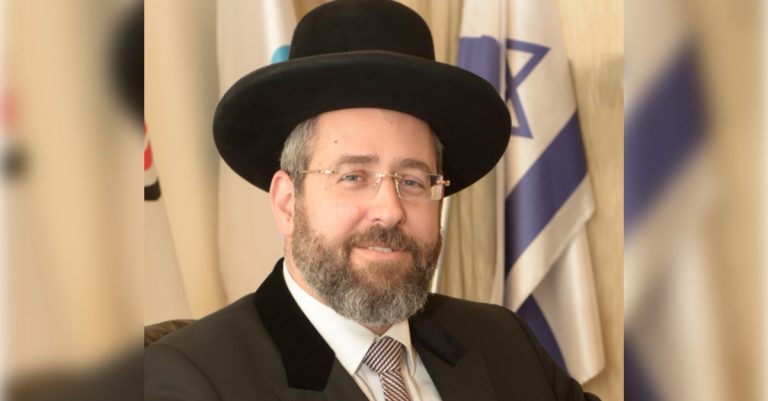Israel’s Chief Rabbi Asks Citizens to Fast to End the Coronavirus Pandemic