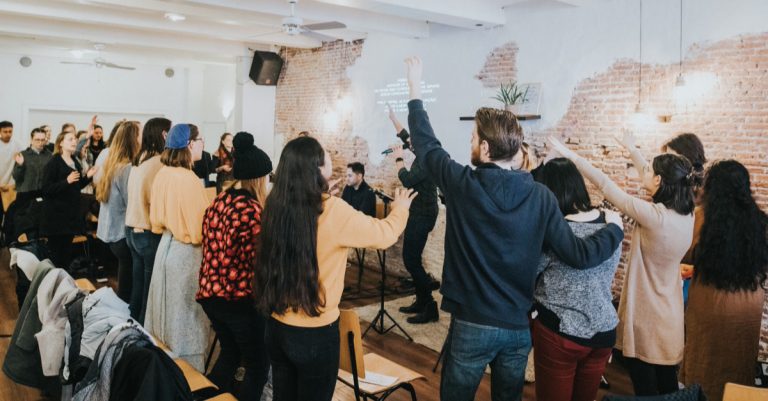 Washington Gov. Orders Large Churches to Stop Meeting: ‘This Is an Effective Tactic’