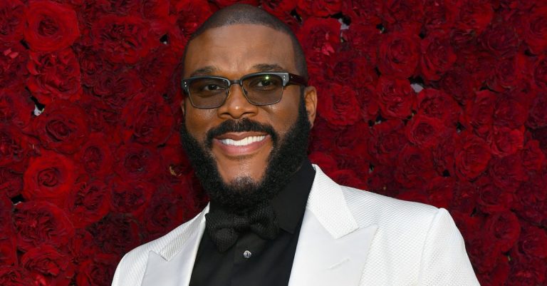 Actor, Filmmaker Tyler Perry Pays for Seniors’ Groceries at 44 Food Stores