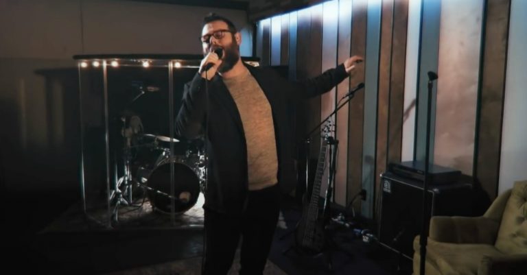 Mississippi Pastor Advances to Final 9 of The Voice: ‘I Am So Very Grateful’