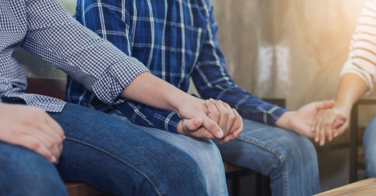 Texas Mayor Cites Bible, Says Women Shouldn’t Pray at Council Meetings