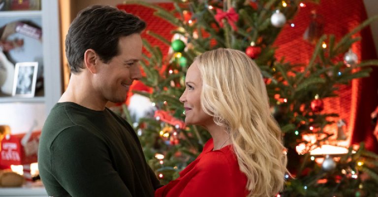 Hallmark Movies Soon to Include ‘LGBTQ Storylines,’ Official Says: Diversity ‘Is a Top Priority’