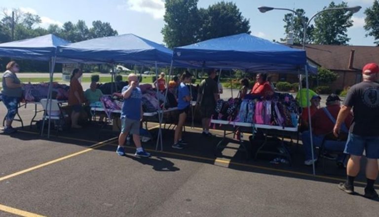 Ill. church gives away hundreds of backpacks of school supplies for needy families