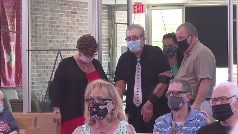 Pastor returns to preach first sermon after being hospitalized 100 days for COVID-19