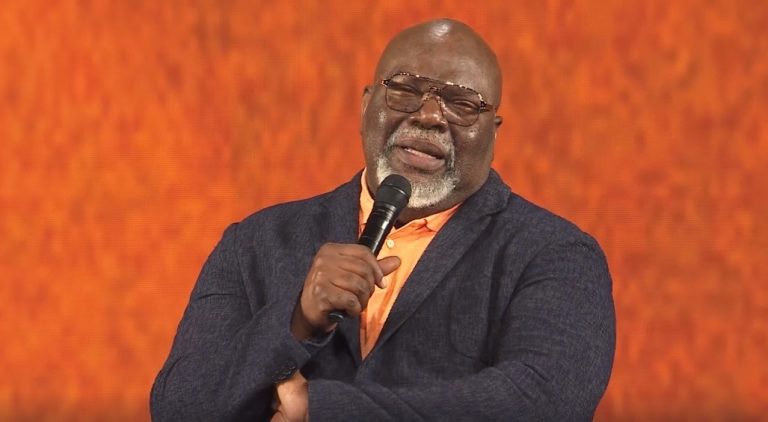 TD Jakes implores people to take COVID-19 seriously: ‘easier to wear a mask than wear a ventilator’