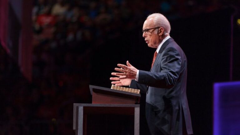 John MacArthur urges churches to challenge gov’t and reopen amid pandemic, Andy Stanley disagrees