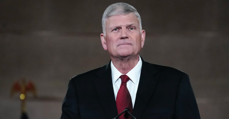 Franklin Graham criticized for urging followers to pray for Putin amid threat of war - The Christian Mail