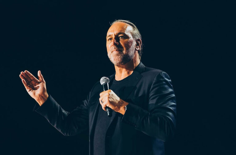 Pastor Brian Houston urges churches to unite against COVID orders