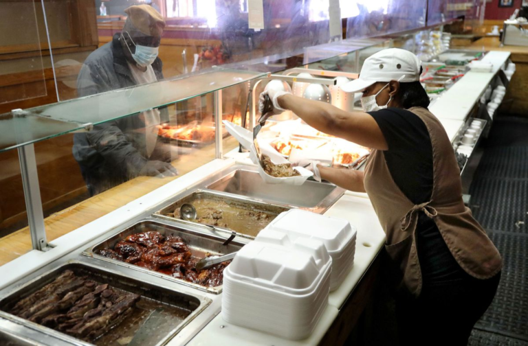 Mayor Lori Lightfoot says she’ll allow Chicago restaurants to serve more people starting Thursday – Chicago Tribune