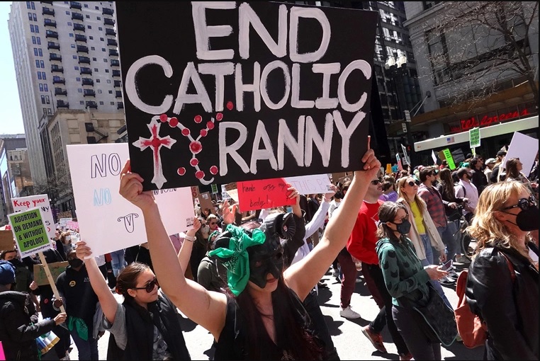 Abortion activists march through downtown Chicago