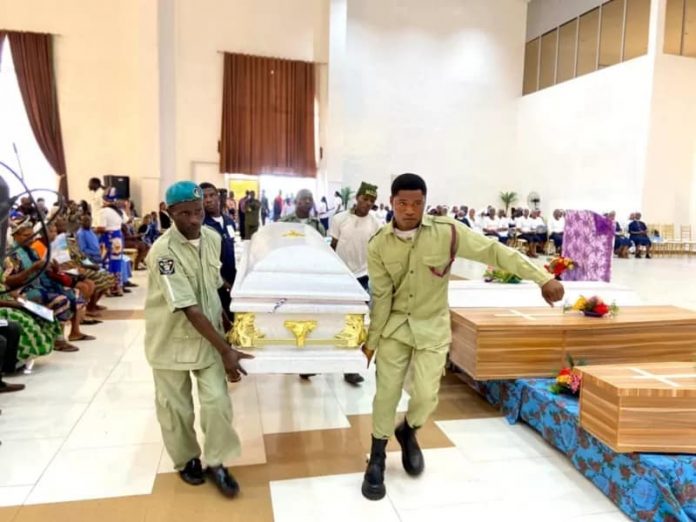 Nigeria held a State funeral for church attack victims